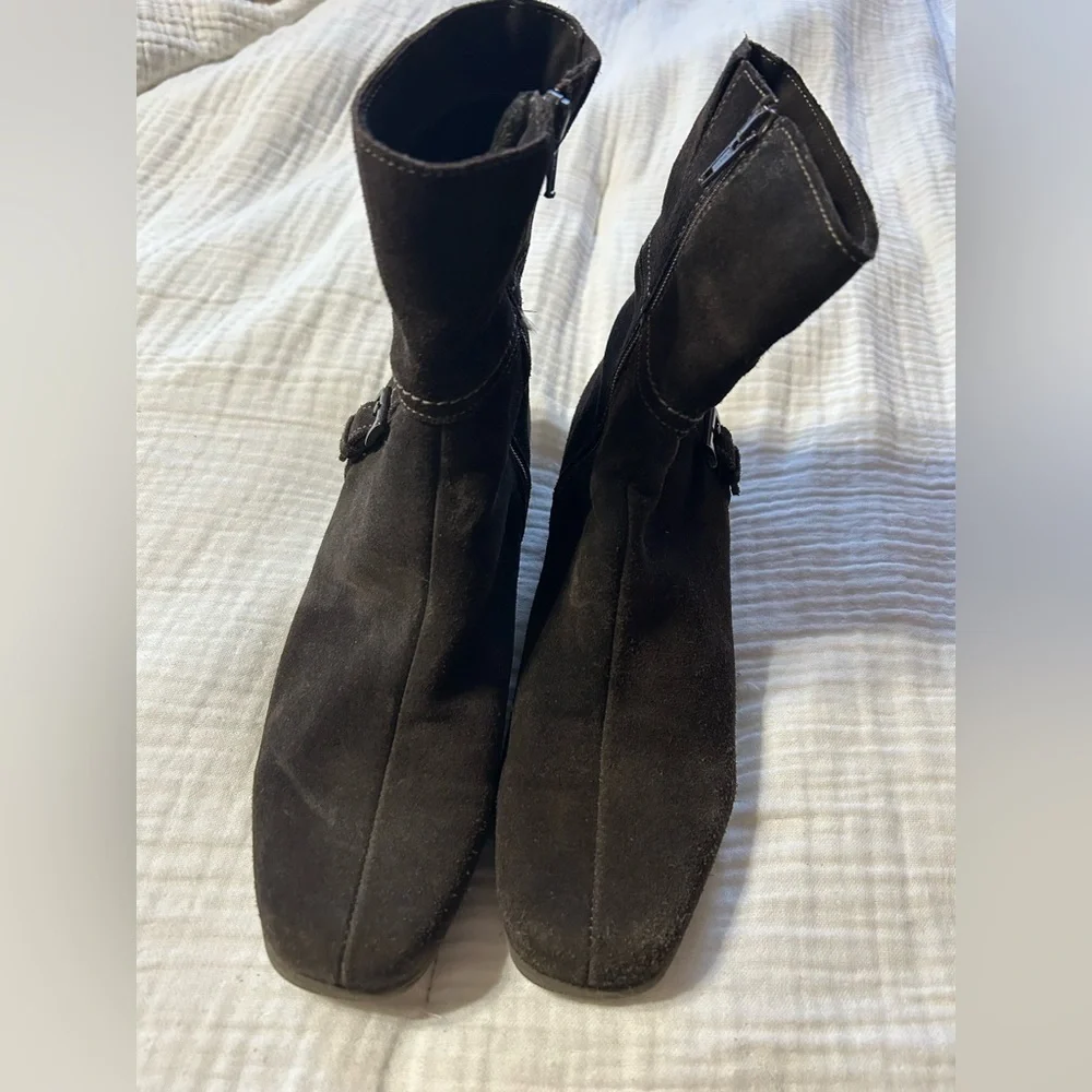 La Canadienne brown suede wedge boots size 9.5